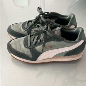 Puma tennis shoe